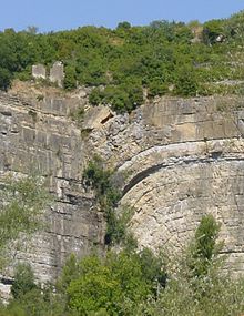 220px-Faille_des_Causses_depuis_Bedarieux.dsc02071.cropped.jpg